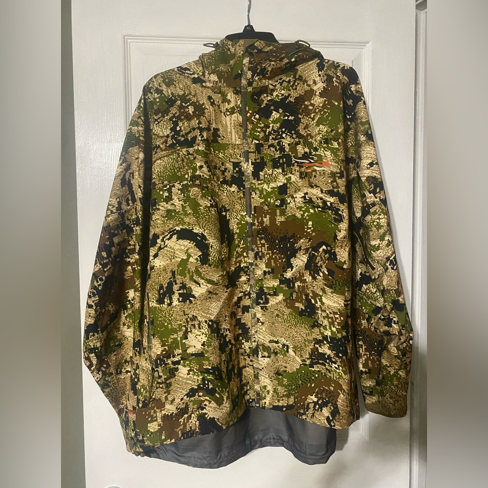 Sitka Cloudburst Waterproof Hunting Jacket Size XL
